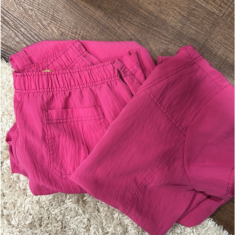 Women’s size medium, regular length, “Wonder wink-4 stretch” scrubs. Smoke free.